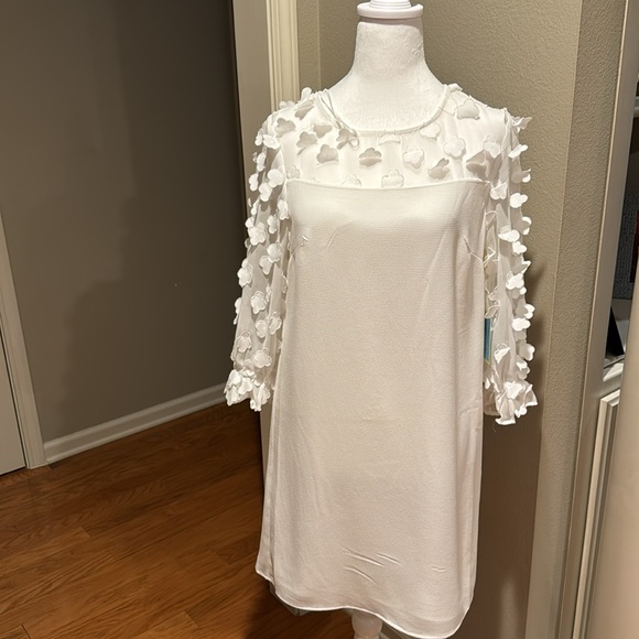 CeCe Long Sleeve Mixed Media Clover Clip Dress - Picture 5 of 6